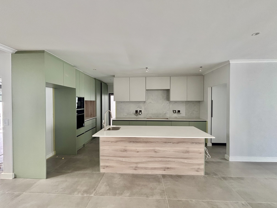 To Let 4 Bedroom Property for Rent in Sandown Western Cape